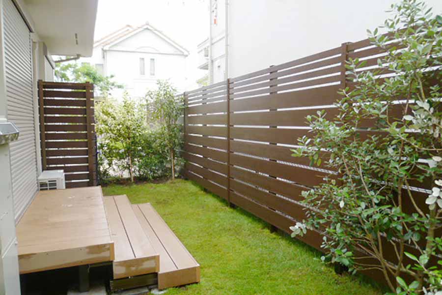 【施工例】おしゃれなプロヴァンス風デザインの目隠しフェンス!失敗しないレイアウトと実例集