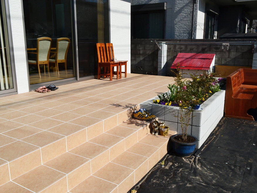 【2026年最新】タイルデッキ設置費用の完全ガイド!相場と安く抑える7つの裏技