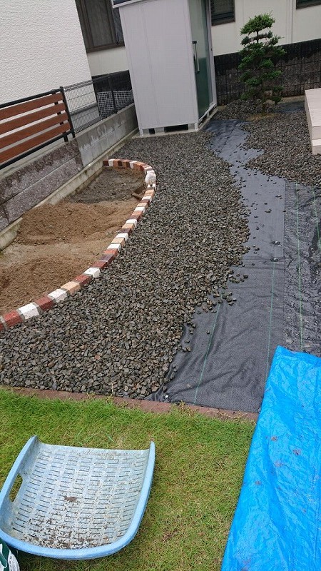 【2026年最新】防草シート設置費用の完全ガイド!相場と安く抑える7つの裏技